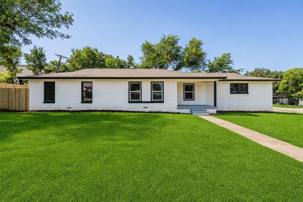 Property Photo:  5558 Meadowbrook Drive  TX 76112 