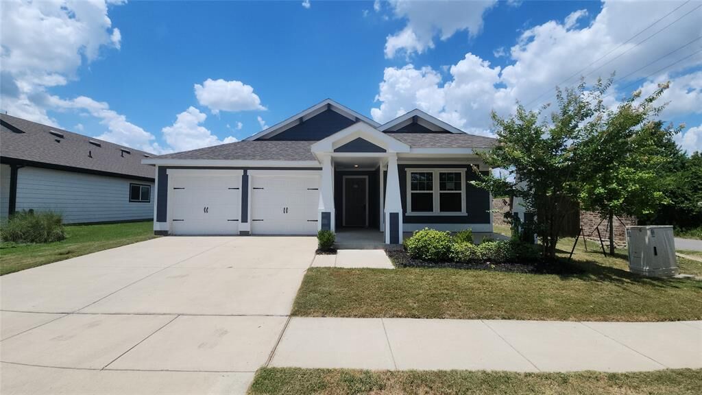 Property Photo: 633 Quail Meadows Drive TX 76031