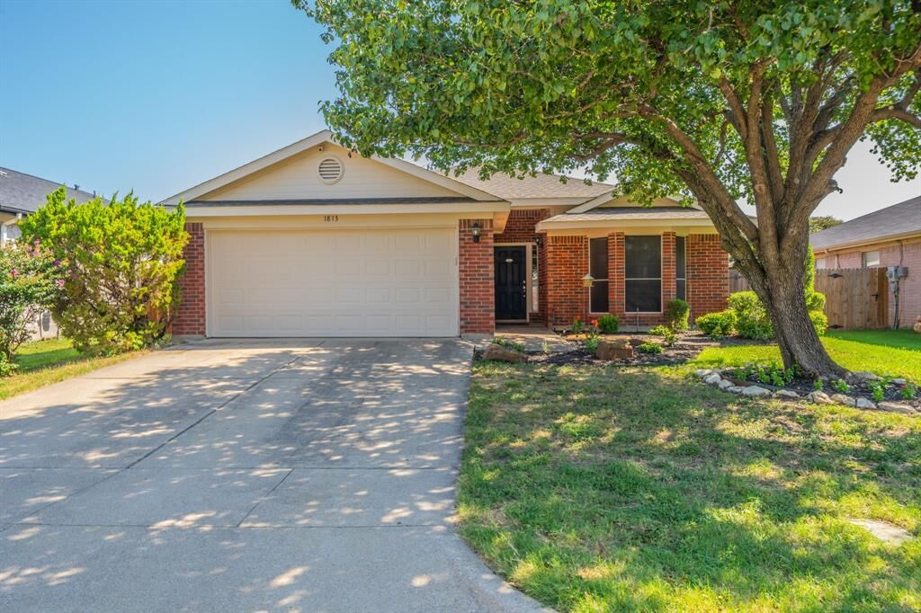 Property Photo:  1813 Canyon Ridge Street  TX 76131 