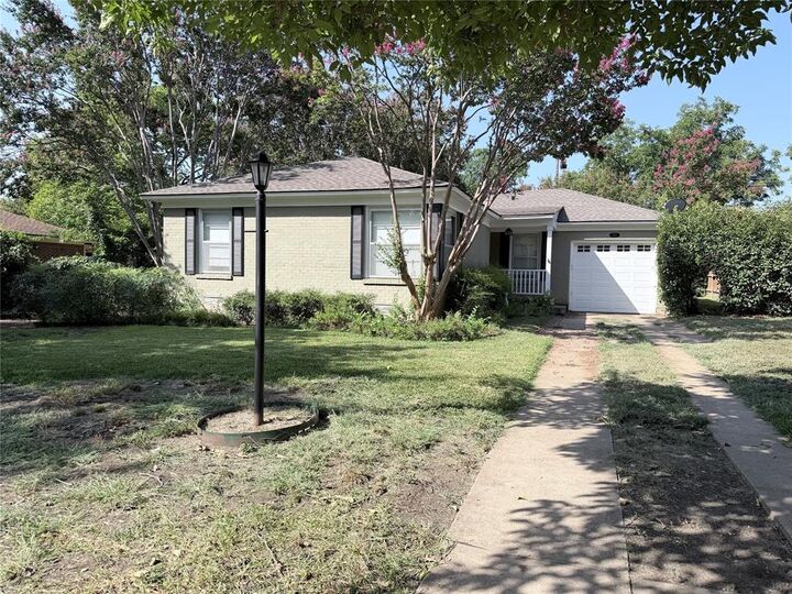 Property Photo: 529 Coolair Drive TX 75218