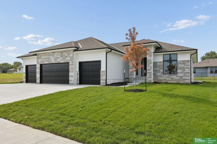 Property Photo: 9815 Cumberland Drive NE 68046
