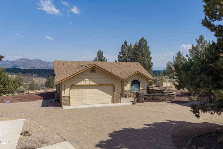 Property Photo:  15565 SW Chinook Drive  OR 97760 