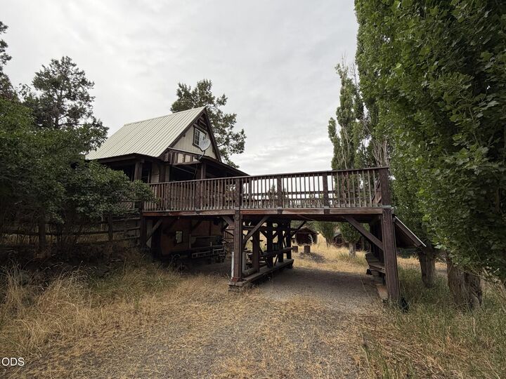 Property Photo:  2760 Minna Street  OR 97623 