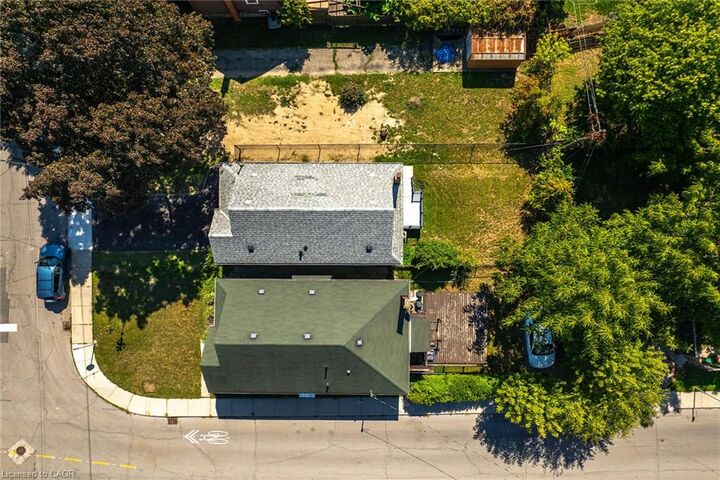 Property Photo:  128 Auburn Avenue  ON L8K 3B2 