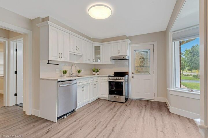 Property Photo: 290 Melrose Avenue ON N2H 2C1