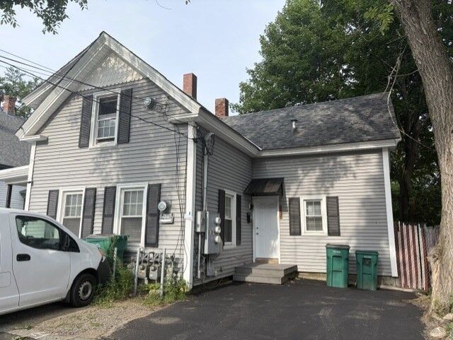 Property Photo:  152 High St 1  MA 01420 