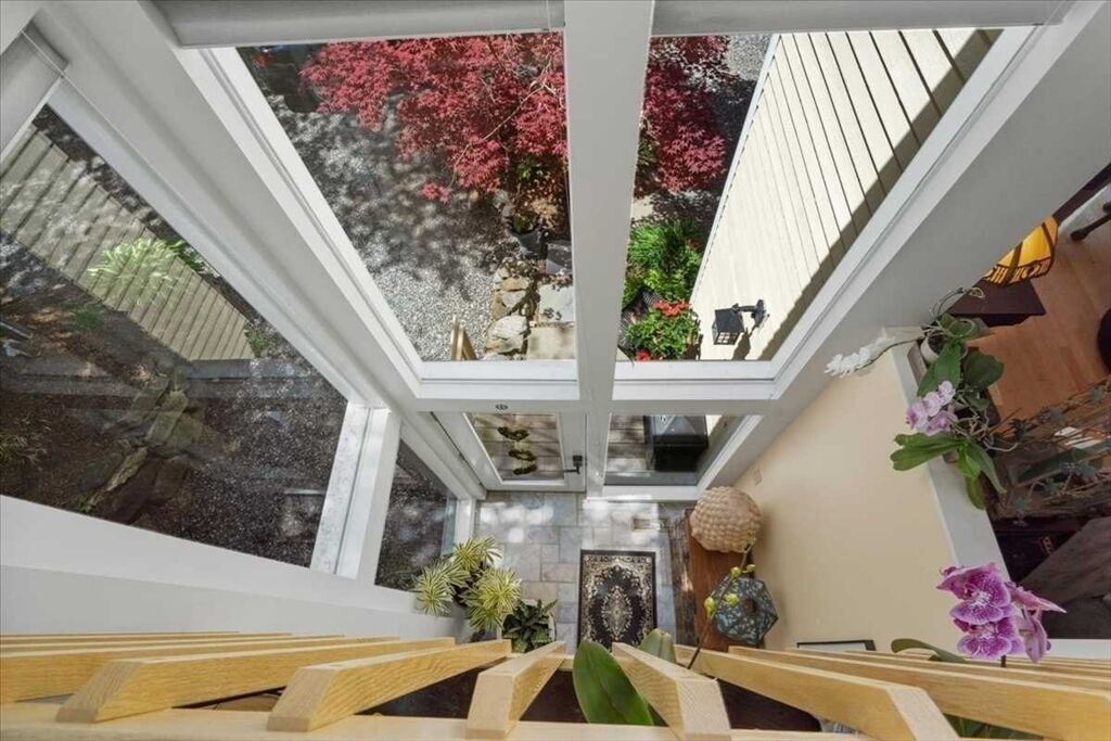 Property Photo:  8 Deer Path 8  MA 01749 