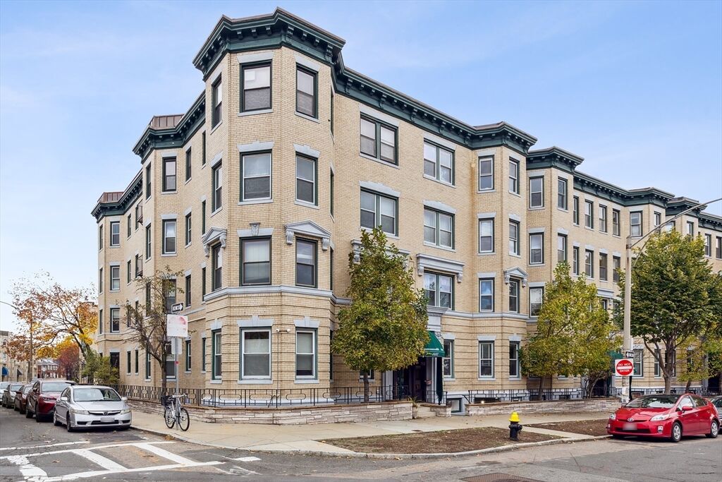 Property Photo:  1427 Commonwealth Ave 102  MA 02135 