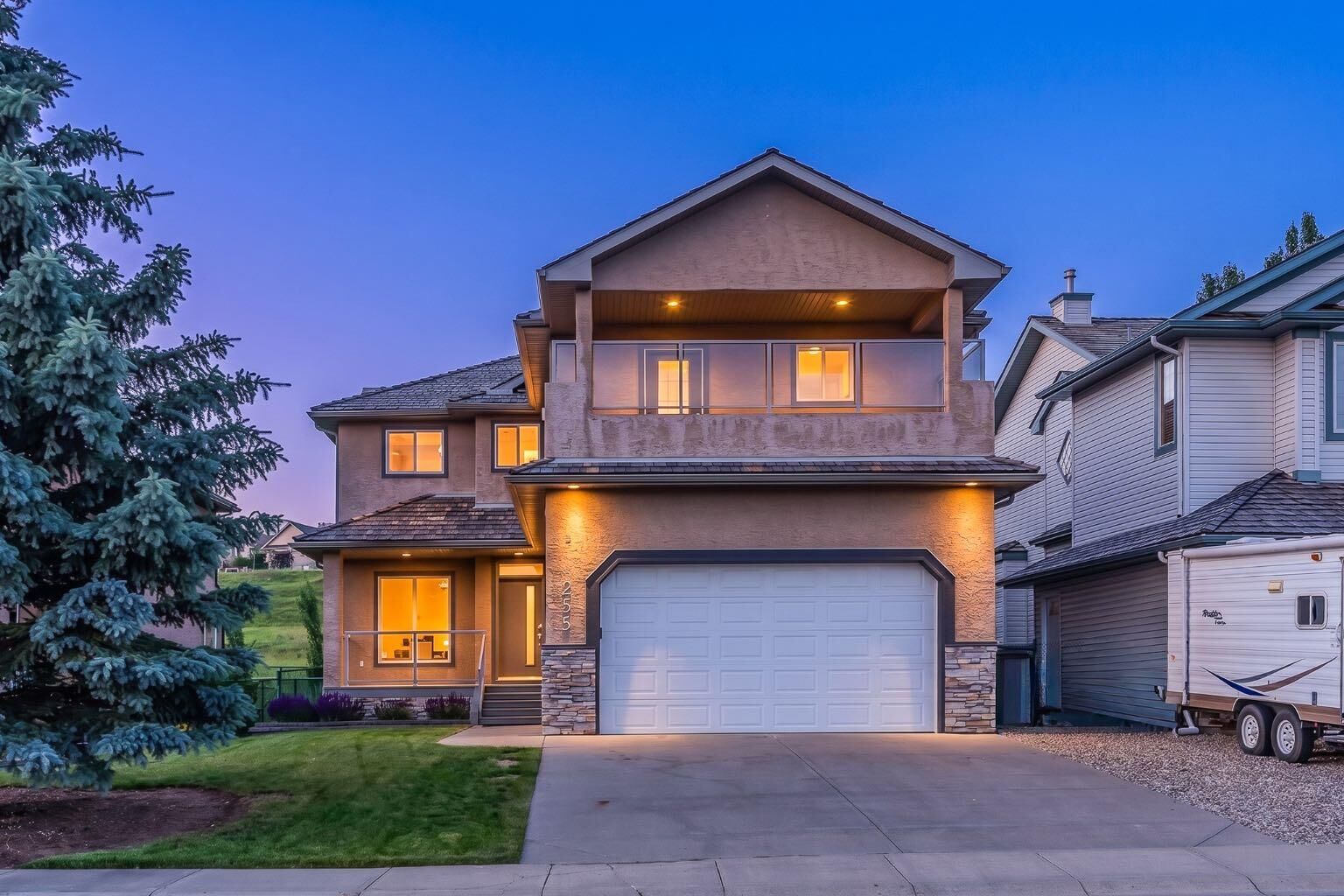 Property Photo:  255 Gleneagles View  AB T4C 2H5 