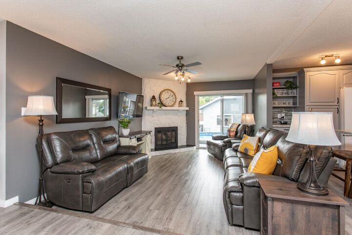 Property Photo: 8 Caswell Close AB T4P 2T6