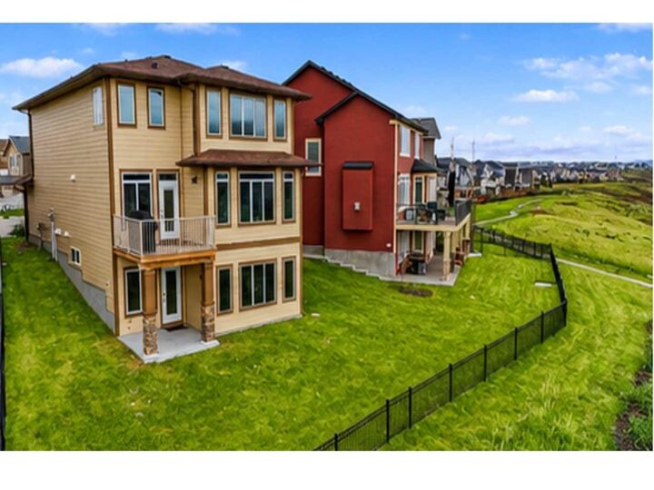 Property Photo: 30 Evansborough View NW AB T3P 0R2