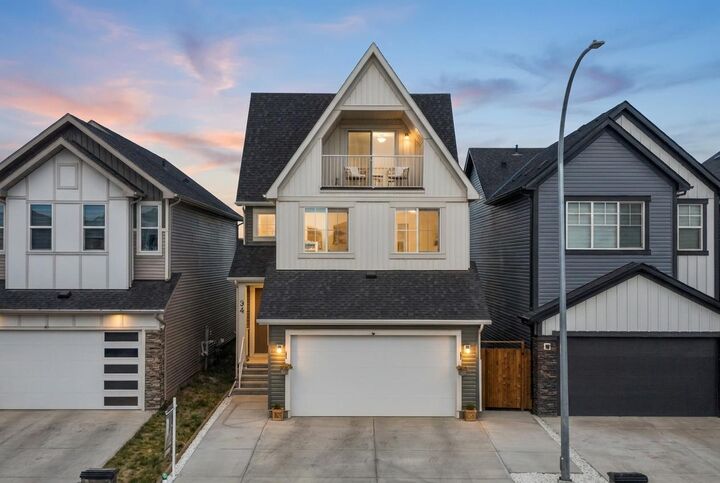 34 Belvedere Green SE — photo 1