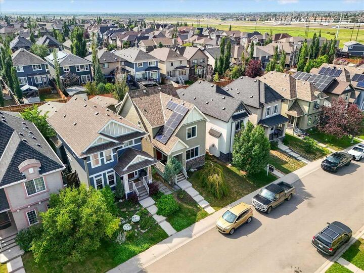 Property Photo:  174 Mahogany Heights SE  AB T3M 0X6 