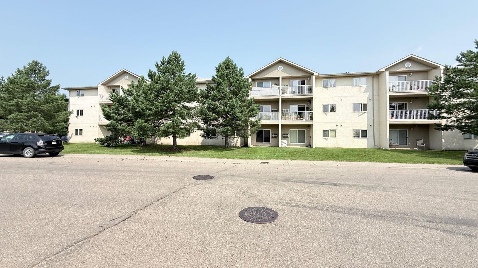 Property Photo: 6608 42 Street 203A AB T9V 3L1