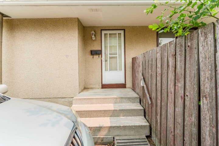 Property Photo: 6823 4 Avenue SE AB T2A 3V3