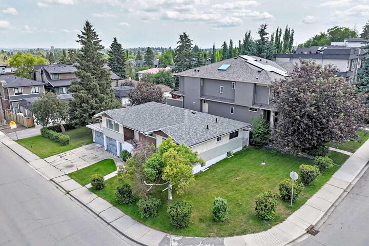 Property Photo: 1735 38 Avenue SW AB T2T 2K3