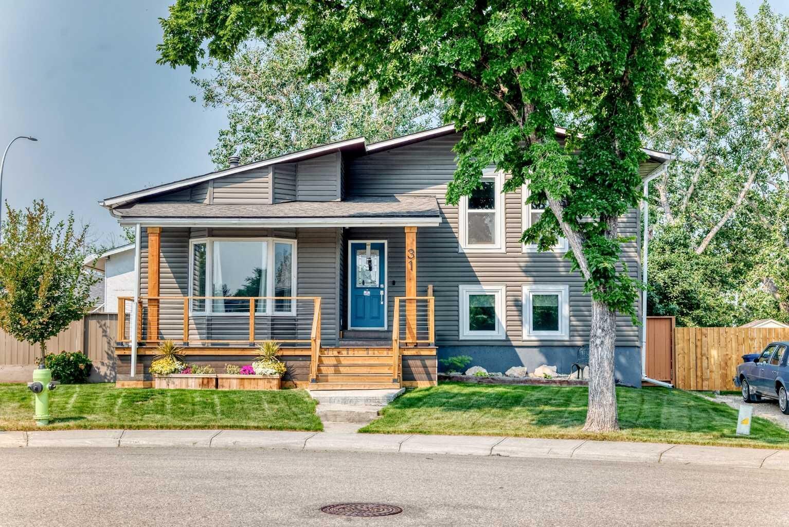 Property Photo:  31 Taylor Way SE  AB T4A 1S4 