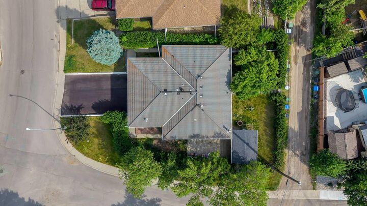 Property Photo: 1415 Rosehill Drive NW AB T2K 1M3