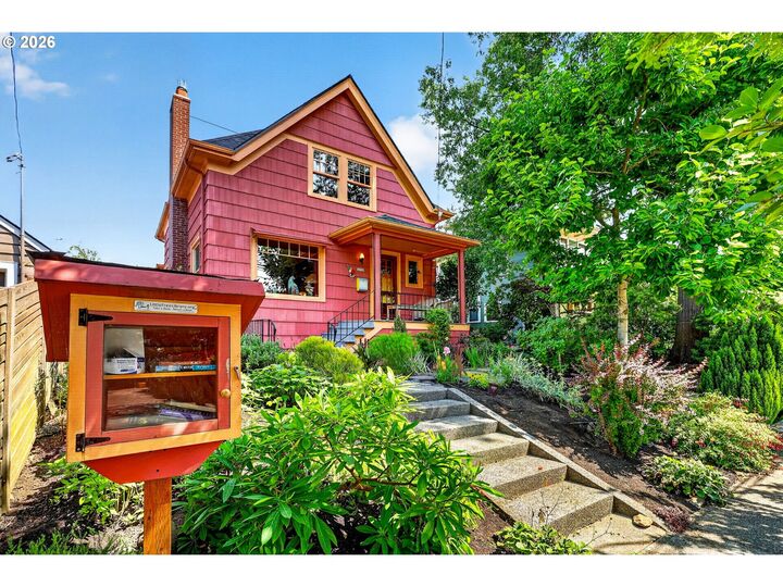 Property Photo:  2525 NE Tillamook St  OR 97212 