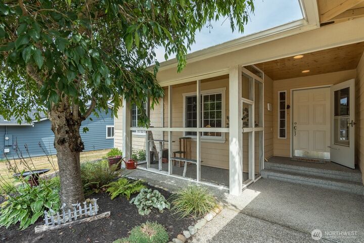 Property Photo:  1929  Elhardt Street  WA 98282 