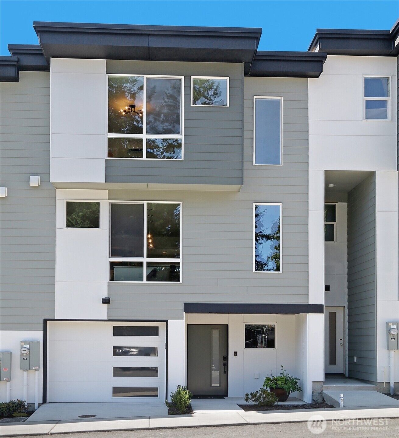 Property Photo: 222 124th Street SW U2 WA 98204