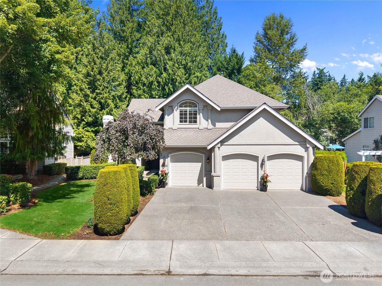 Property Photo: 20534 NE 33rd Court NE WA 98074
