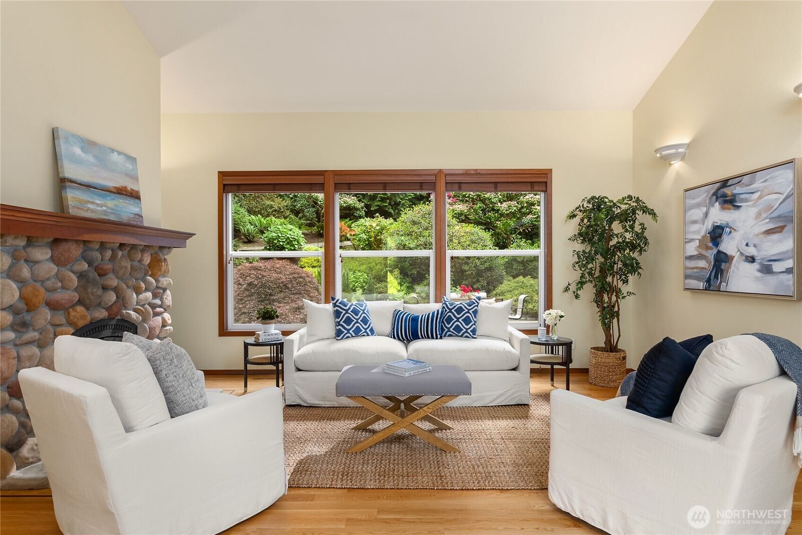 Property Photo:  8387 NE Sumanee Place  WA 98110 