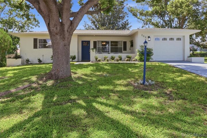 Property Photo: 203 Lee Street FL 34465