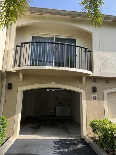 Property Photo:  1200 Crestwood Court S 1206  FL 33411 