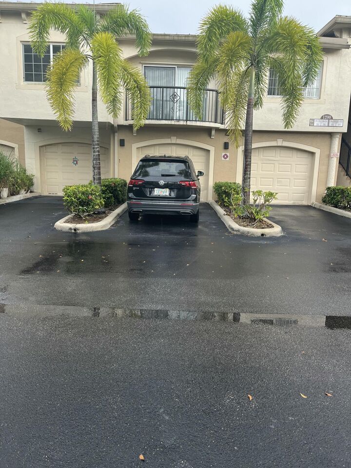 Property Photo:  1200 Crestwood Court S 1206  FL 33411 