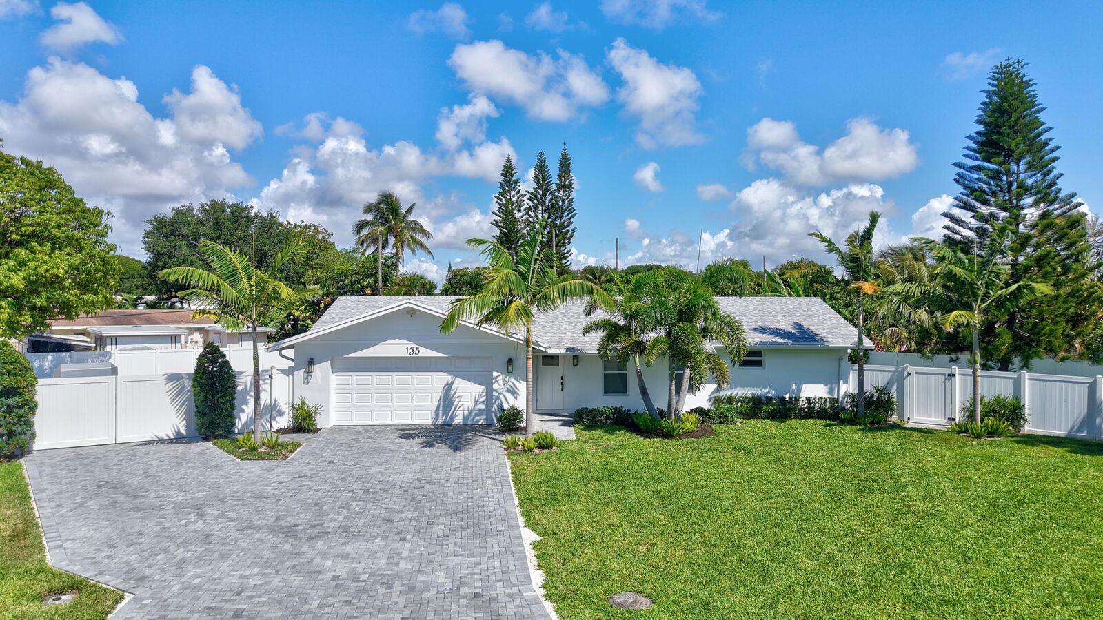 Property Photo:  135 SE 28th Court  FL 33435 