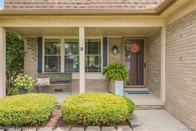 Property Photo:  39452 Sunderland Drive  MI 48038 
