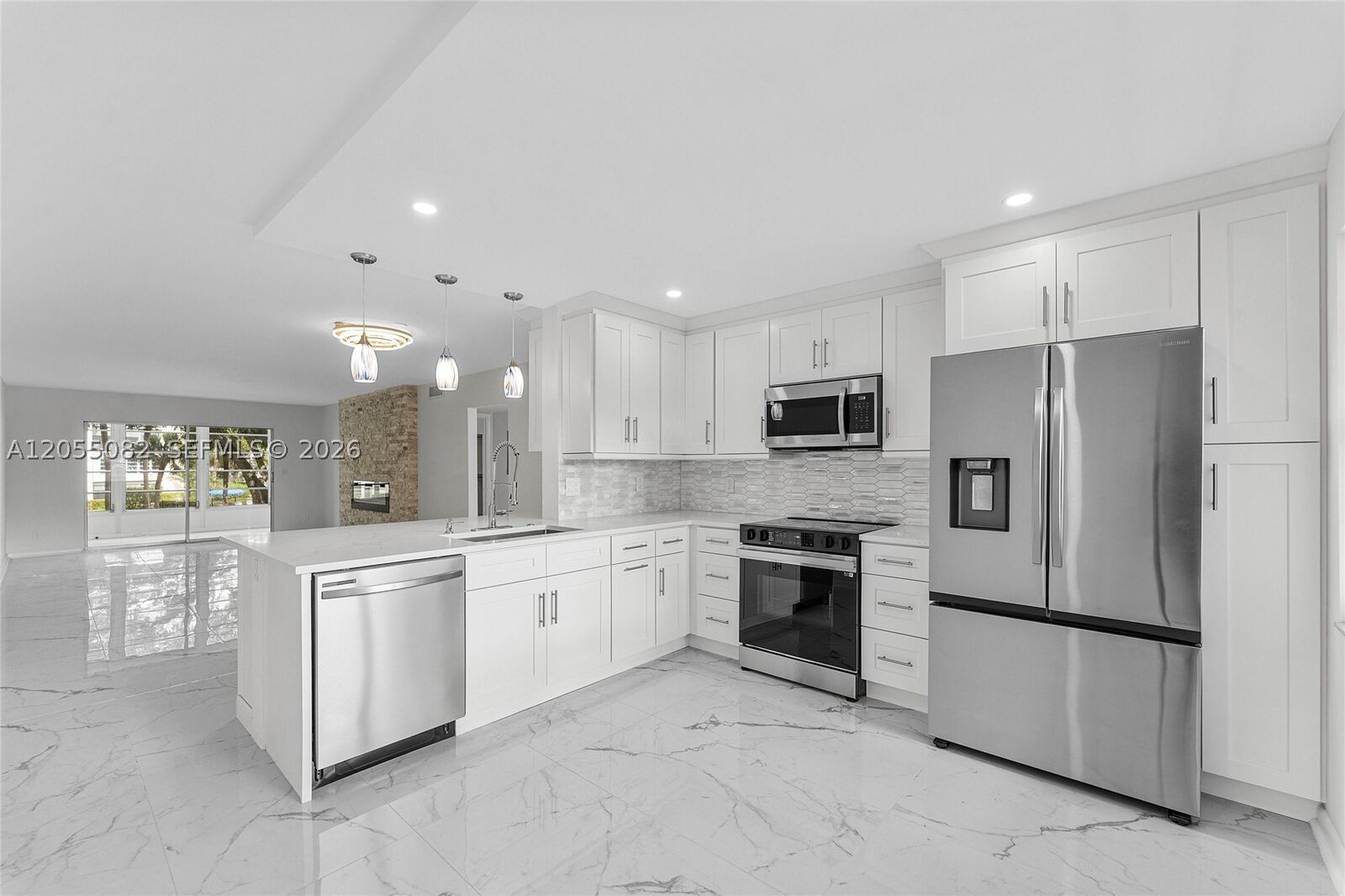 Property Photo:  2303 Lucaya Ln H2  FL 33066 