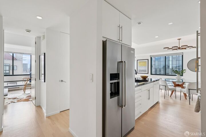 Property Photo:  1 Daniel Burnham Court 912  CA 94109 
