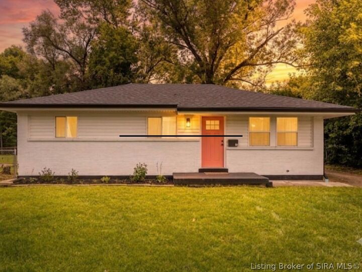 Property Photo: 805 Foxglove Drive IN 47130