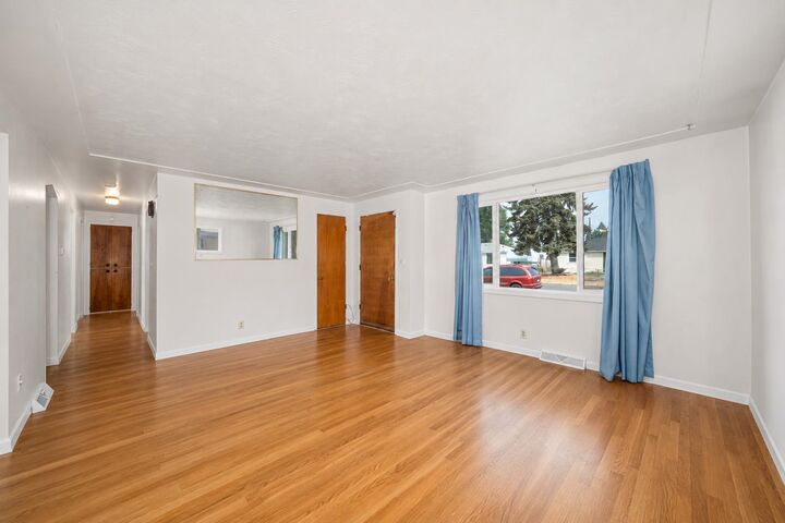 Property Photo: 1654 E Columbia Ave WA 99207