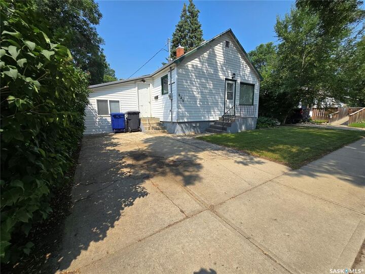 Property Photo:  223 9th Street  SK S4H 1E9 