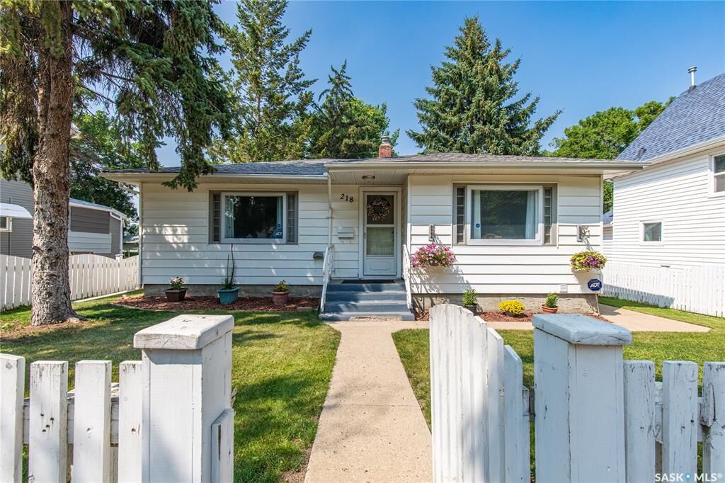 Property Photo:  218 Coteau Street W  SK S6H 5C7 
