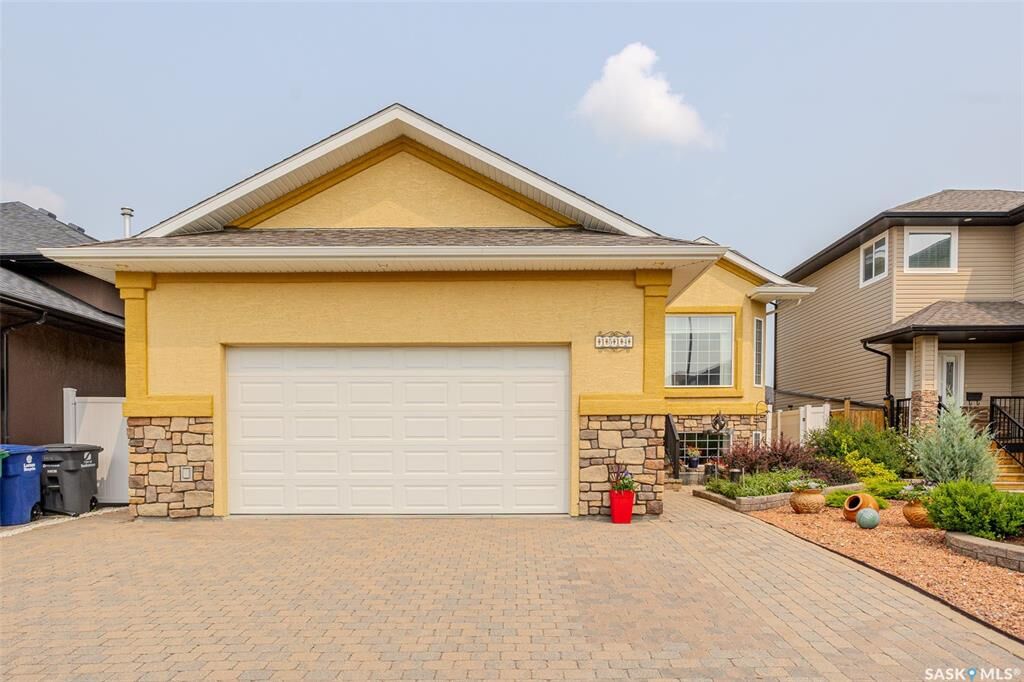 Property Photo: 1514 Shepherd Crescent SK S7W 0B8