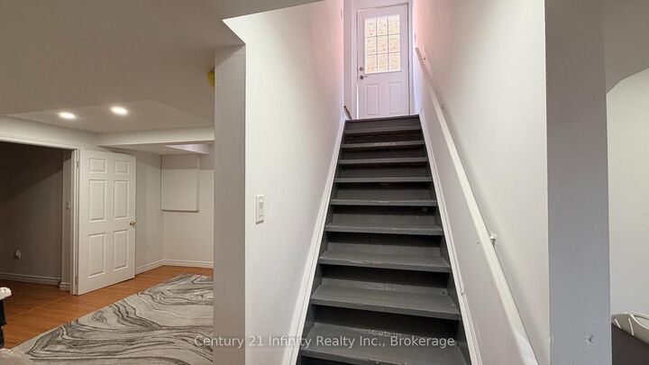 Property Photo:  5 Dusk Owl Drive Basement  ON M1X 1Y1 