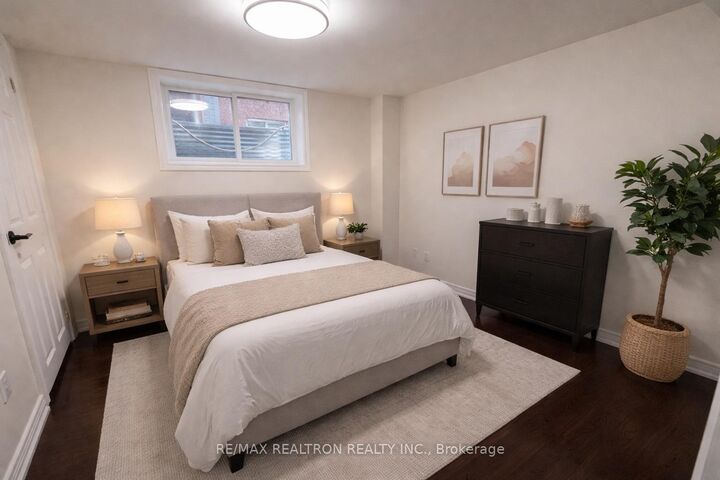 Property Photo: 5640 Bell Harbour Drive Bsmnt ON L5M 5J3