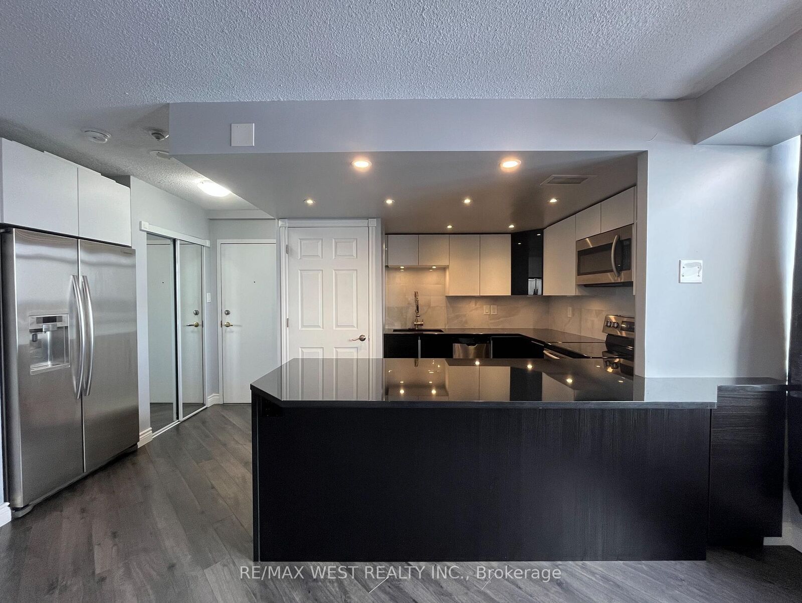 Property Photo:  300 Webb Drive 1007  ON L5B 3W3 
