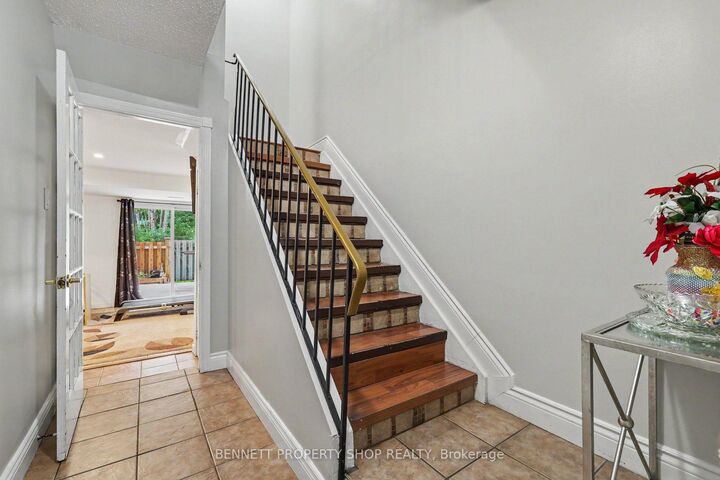 Property Photo:  19 Lightfoot Place  ON K2L 3M6 