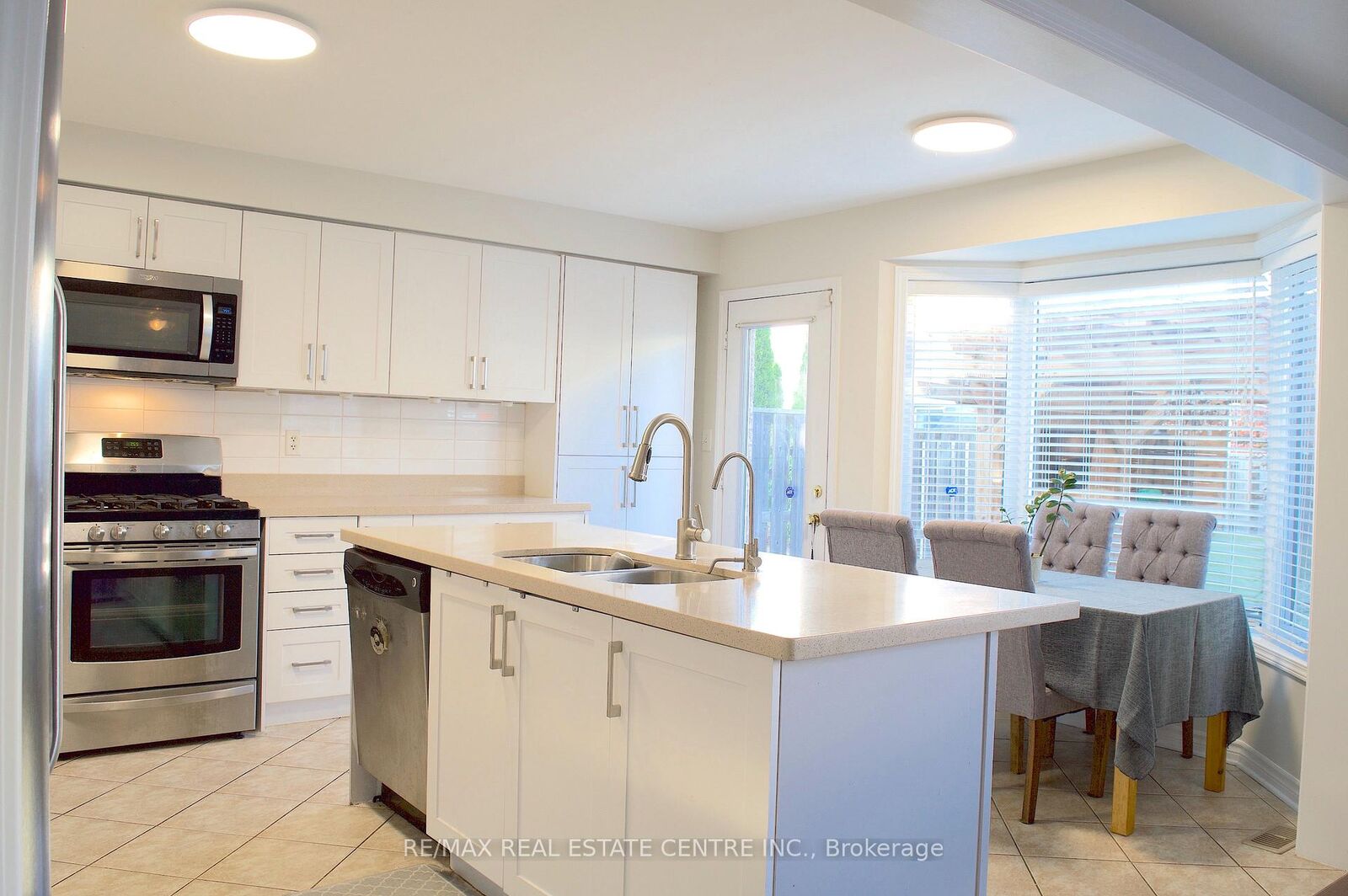 Property Photo: 3 Chudleigh Avenue ON L6X 0N1