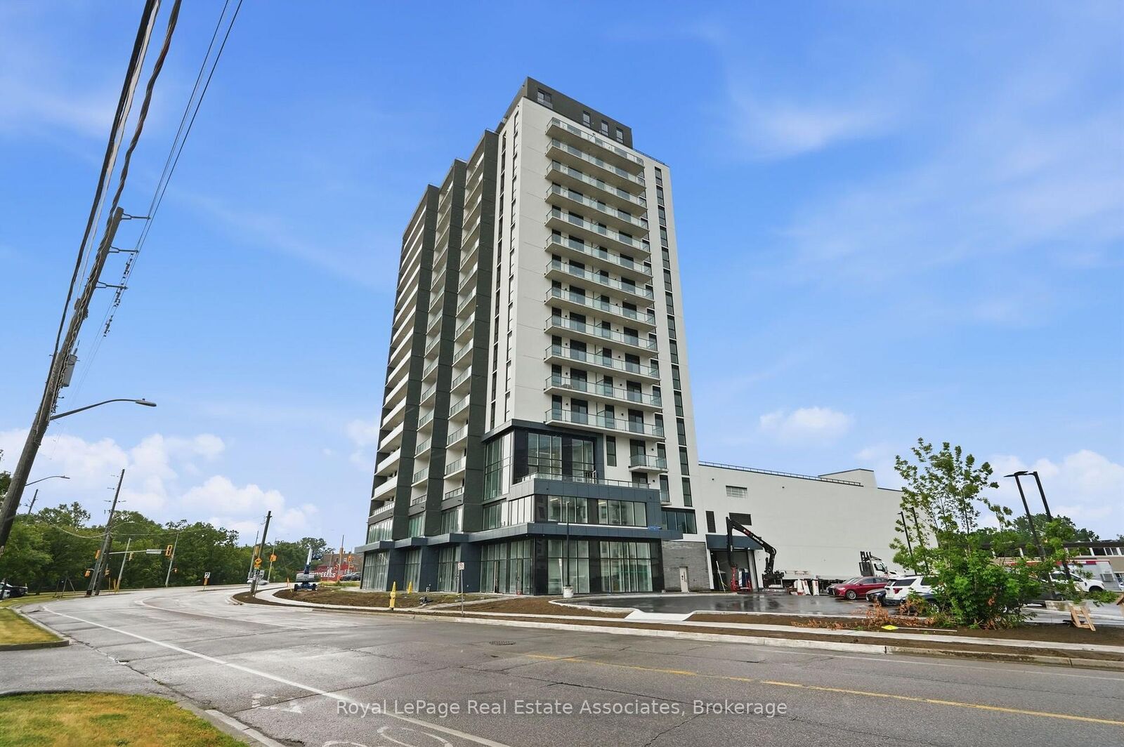 Property Photo: 33 Erie Avenue 1704 ON N3S 0K7