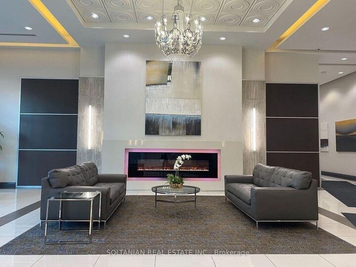 Property Photo:  7161 Yonge Street 817  ON L3T 0C8 