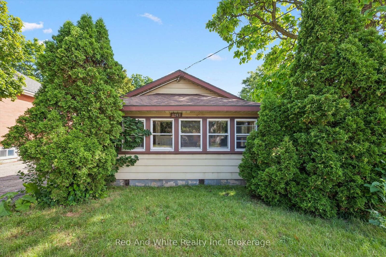 Property Photo: 1267 Hamilton Street ON N3H 3G4