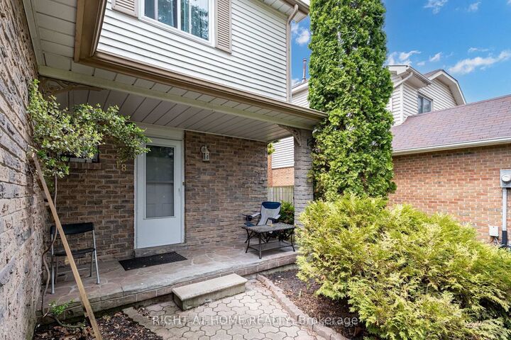 Photo de la propriété:  18 Goodfellow Street  ON L1P 1C4 