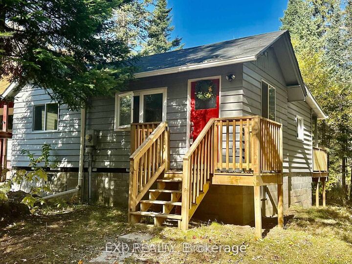 61 Robert Road W — photo 1