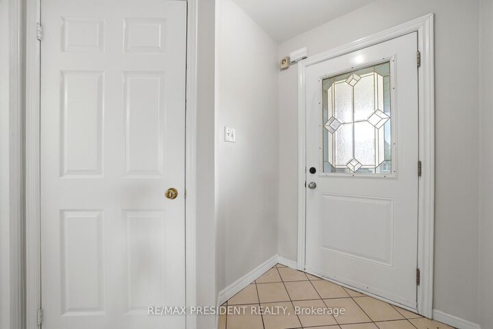 Property Photo:  112 Ravenswood Drive  ON L6Y 4V6 